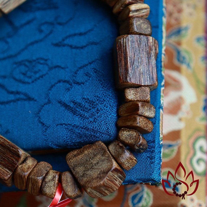 Vòng Trầm Hương Bất Quy Tắc | Mẫu 1 | Trầm Kiến Tự Nhiên